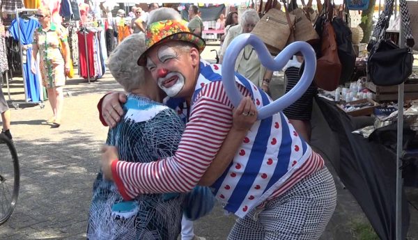 Optreden Clown Marco op de Snikkeweek in Haulerwijk